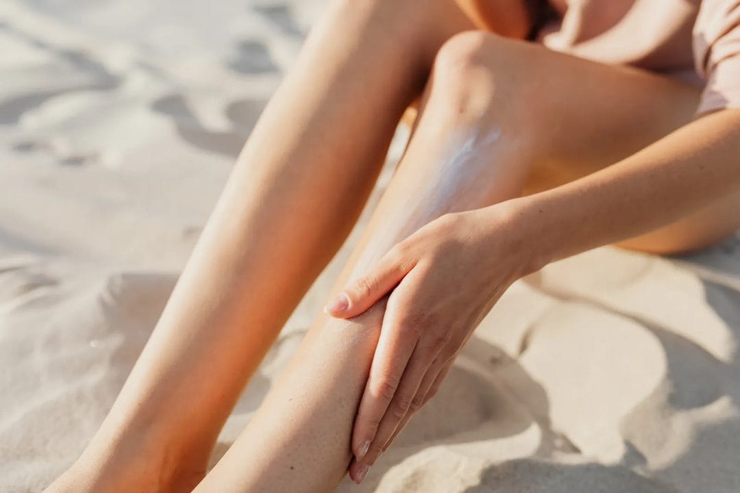 Crème solaire : ce que votre tube laisse vraiment dans l'eau cet été