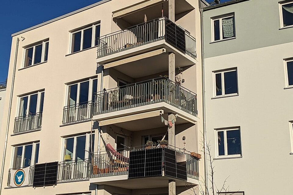 Panneaux solaires de balcon : ce qu'il faut vraiment savoir avant d'acheter en 2026