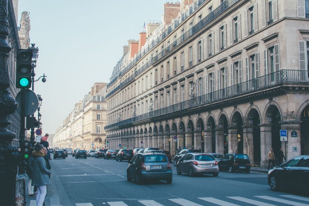Zones à faibles émissions : où la vignette Crit'Air compte encore vraiment en 2026