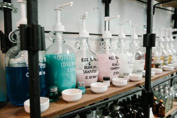 Les cosmétiques solides : savon, shampoing et compagnie