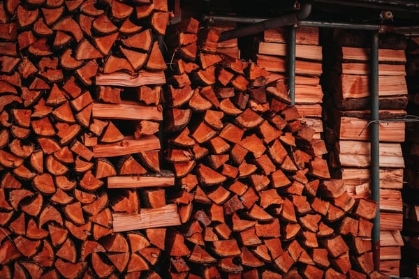 Chauffage au bois : ce qu'il faut vérifier avant d'allumer le premier feu de la saison